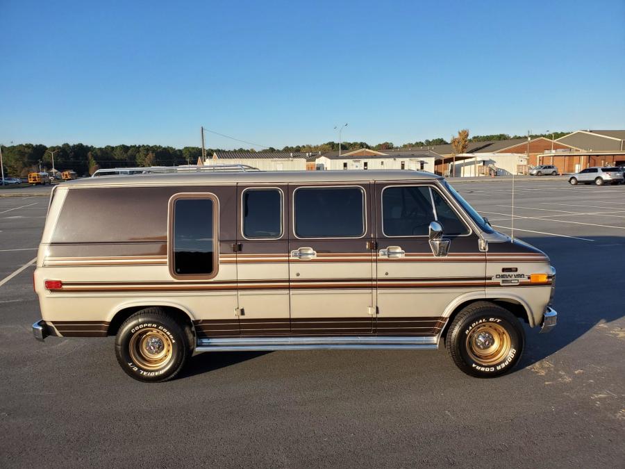  Chevrolet G20 Conversion Van  (CG21305) 1988 года  (фото 5 из 257)